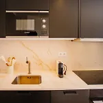 Apartman -new- Chic Chiado Apartment, Elevator Buiding, Steps To Everything *