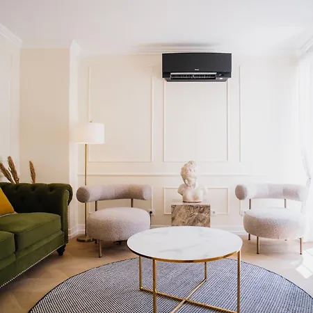 -new- Chic Chiado Apartment, Elevator Buiding, Steps To Everything Апартаменты
