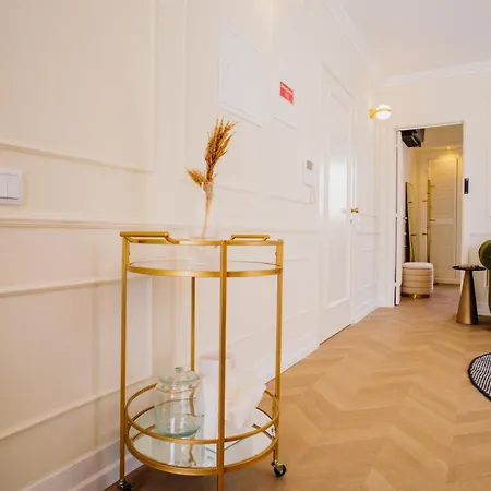 Apartament -new- Chic Chiado Apartment, Elevator Buiding, Steps To Everything Lizbona