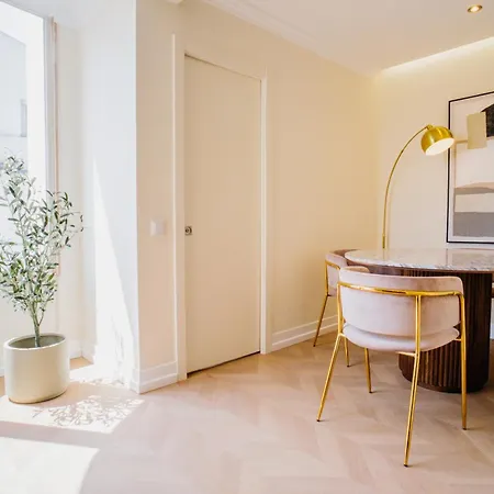 -new- Chic Chiado Apartment, Elevator Buiding, Steps To Everything Apartament
