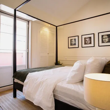 -new- Chic Chiado Apartment, Elevator Buiding, Steps To Everything Appartement Lissabon
