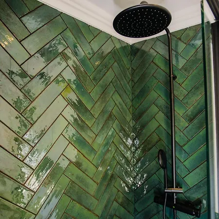 -new- Chic Chiado Apartment, Elevator Buiding, Steps To Everything * Lissabon