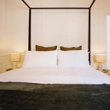 شقة -new- Chic Chiado Apartment, Elevator Buiding, Steps To Everything Lisboa