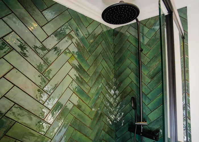 -new- Chic Chiado Apartment, Elevator Buiding, Steps To Everything * Lisboa