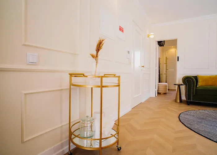 شقة -new- Chic Chiado Apartment, Elevator Buiding, Steps To Everything Lisboa