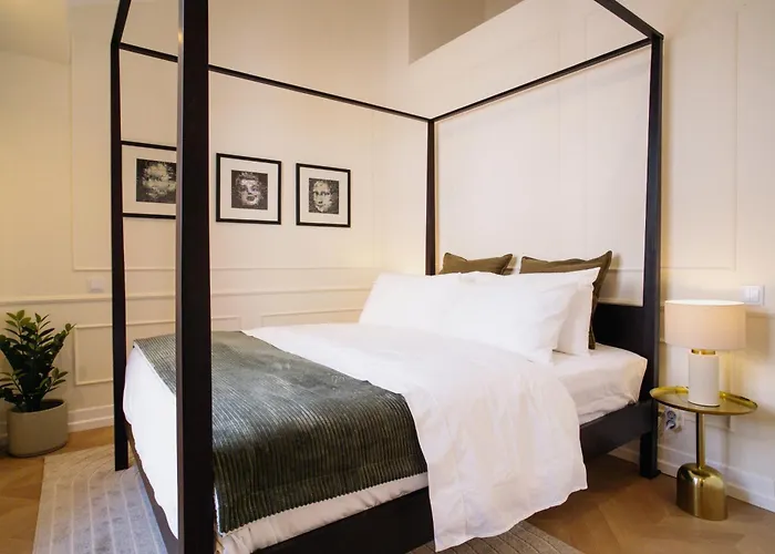 -new- Chic Chiado Apartment, Elevator Buiding, Steps To Everything