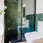 Διαμέρισμα -new- Chic Chiado Apartment, Elevator Buiding, Steps To Everything *