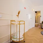 Διαμέρισμα -new- Chic Chiado Apartment, Elevator Buiding, Steps To Everything Lisboa